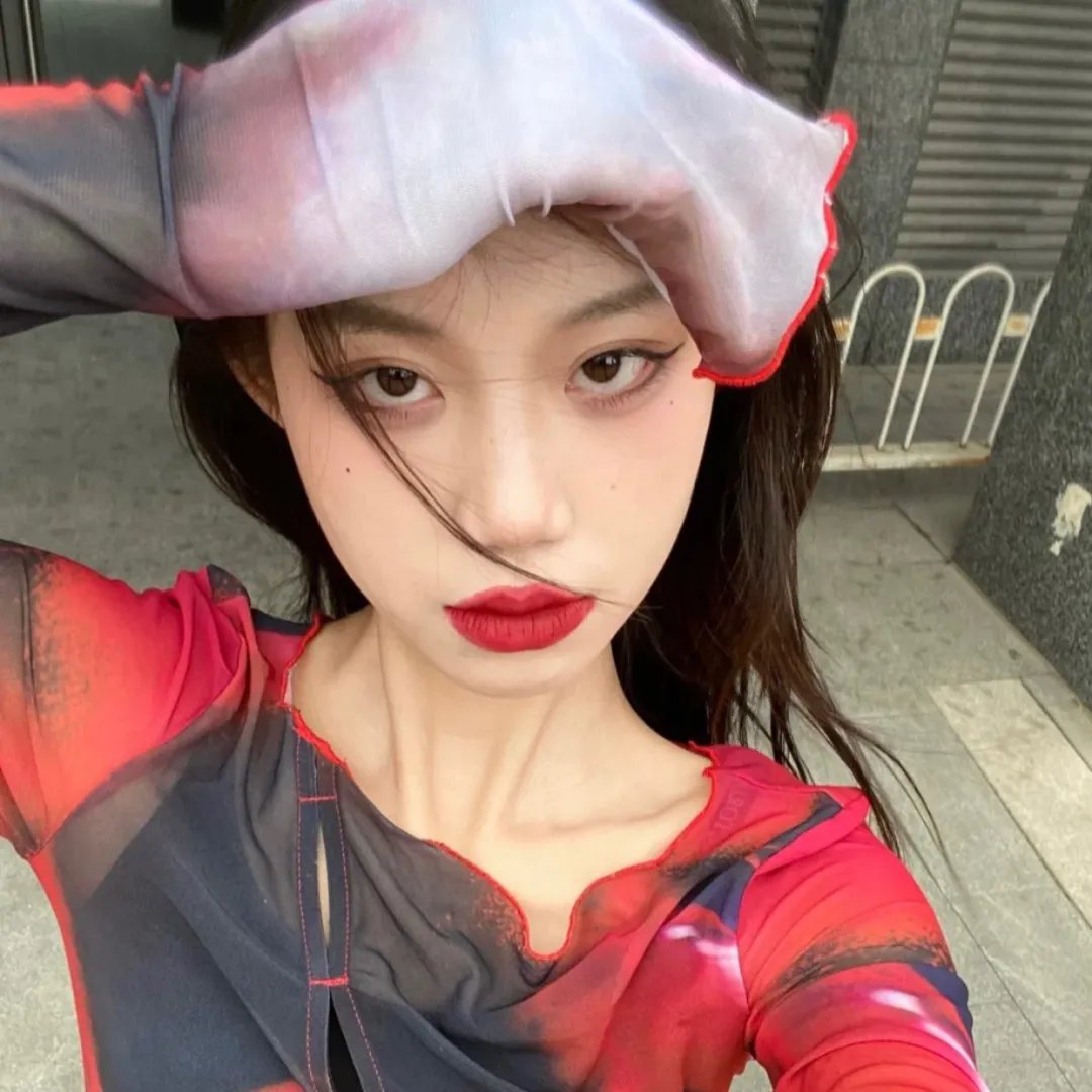 美女蛇岛求生